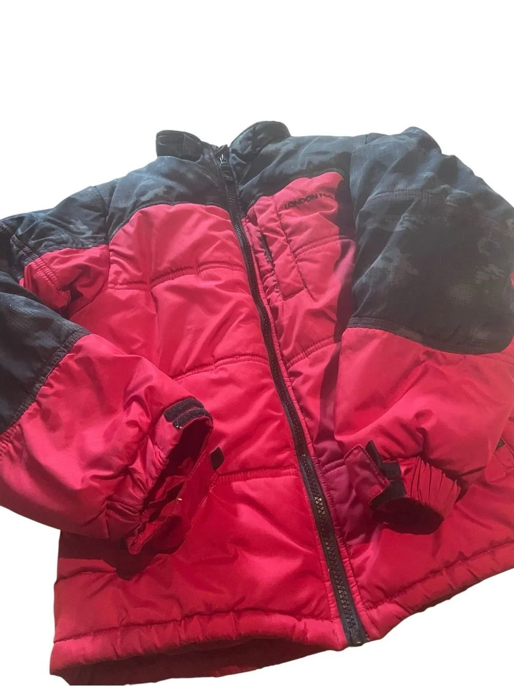 London Fog Kids Red and Black Puffer Jacket excellent size small (8)